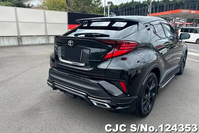 2023 Toyota / C-HR Stock No. 124353