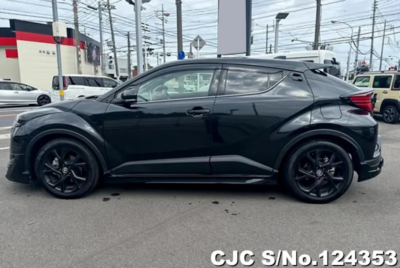 2023 Toyota / C-HR Stock No. 124353