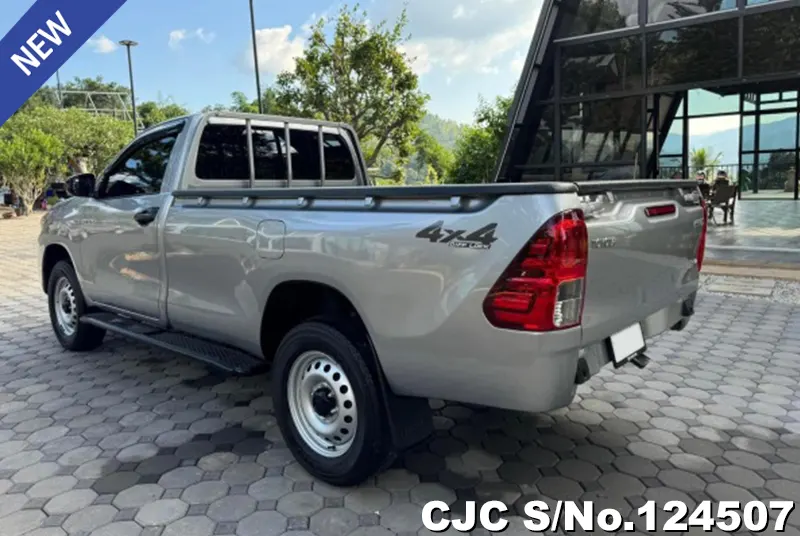 Toyota Hilux in Silver for Sale Image 1