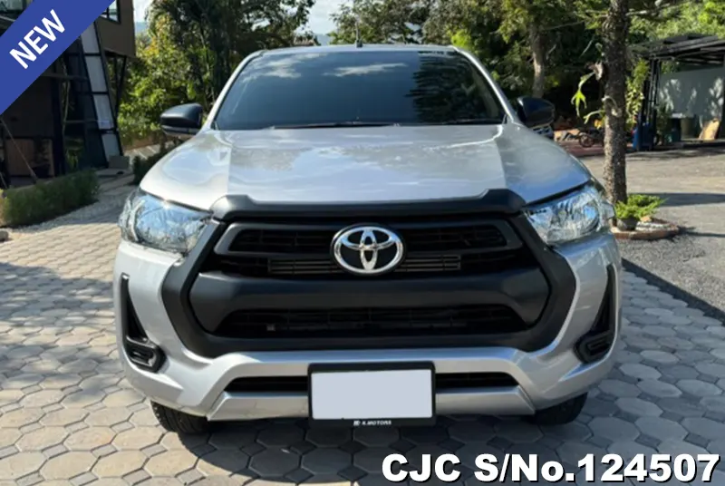 Toyota Hilux in Silver for Sale Image 2