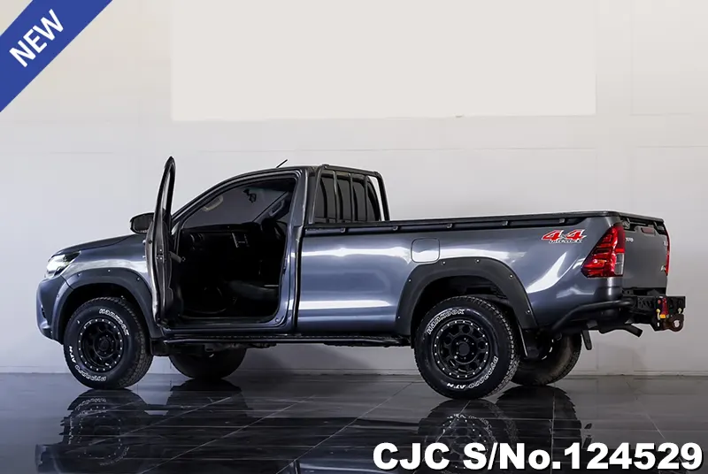 Toyota Hilux in Gray for Sale Image 9