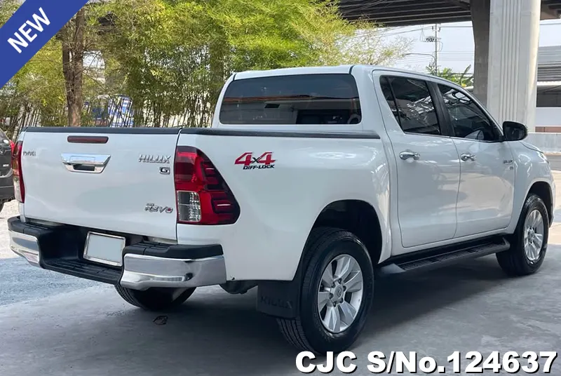 Toyota Hilux in White for Sale Image 2