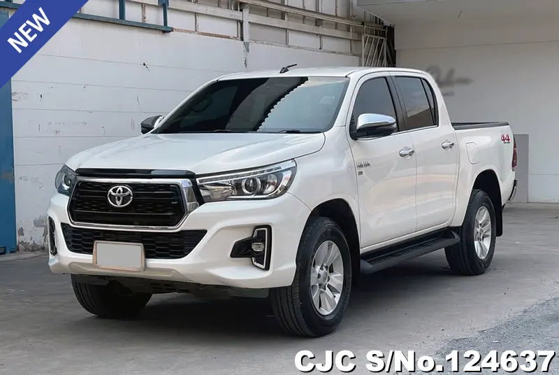 Toyota Hilux in White for Sale Image 3