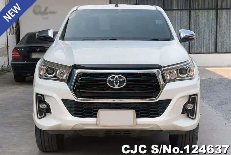 Toyota Hilux in White for Sale Image 4