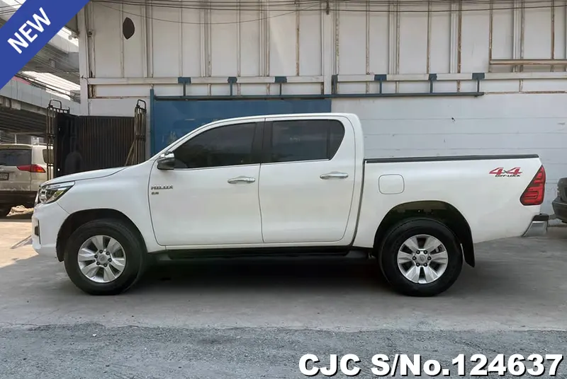 Toyota Hilux in White for Sale Image 6