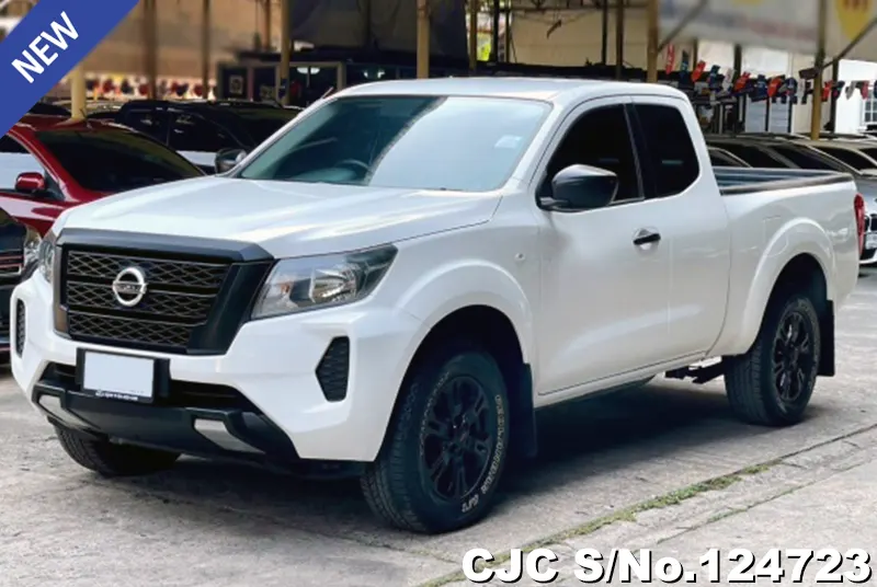 Nissan Navara in White for Sale Image 3