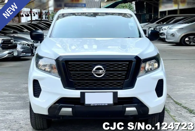 Nissan Navara in White for Sale Image 4