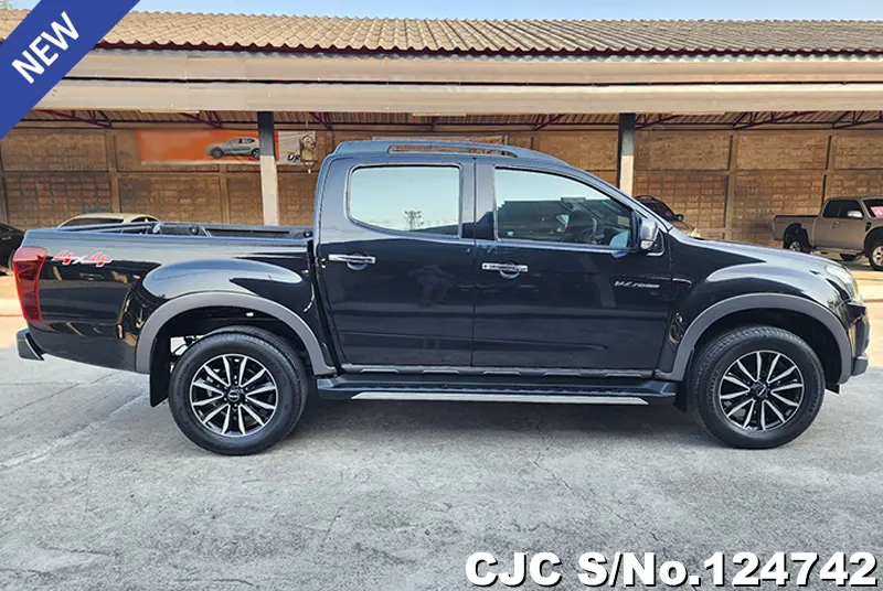 Isuzu D-Max in Black for Sale Image 4