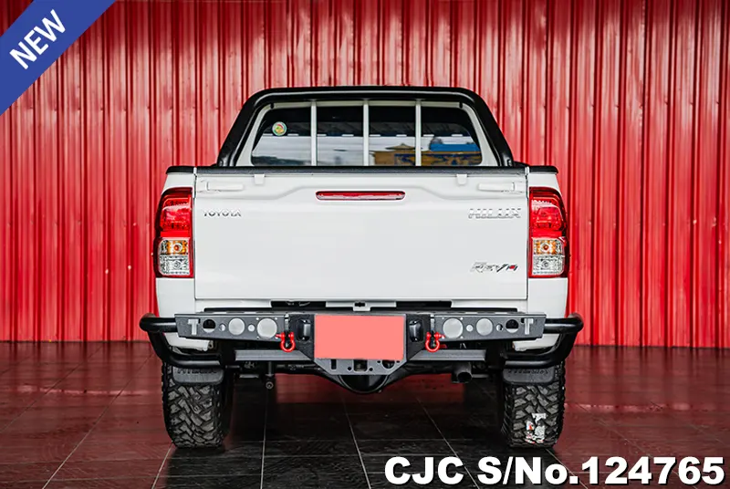 Toyota Hilux in White for Sale Image 2