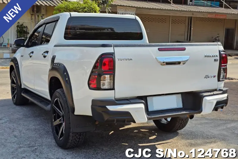 Toyota Hilux in White for Sale Image 1