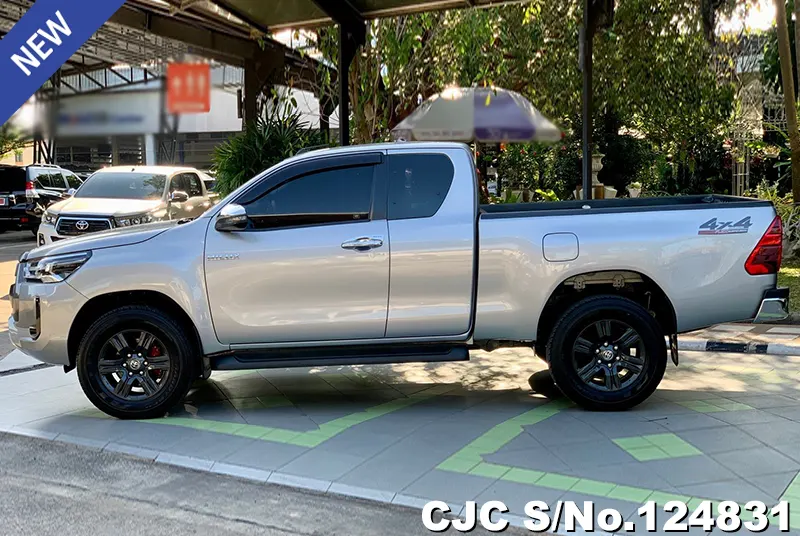 Toyota Hilux in Gray for Sale Image 3