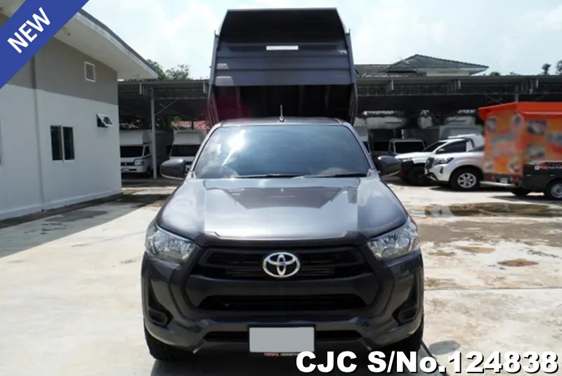 Toyota Hilux in Gray for Sale Image 5