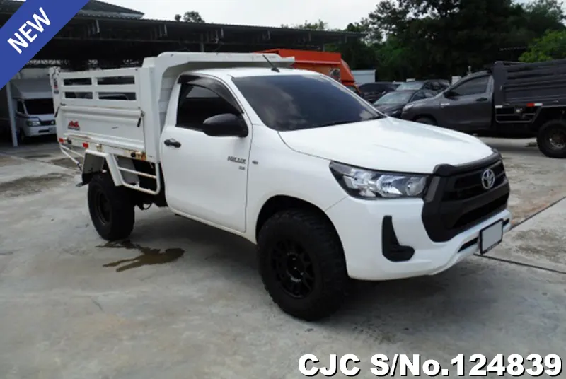 Toyota Hilux in White for Sale Image 2