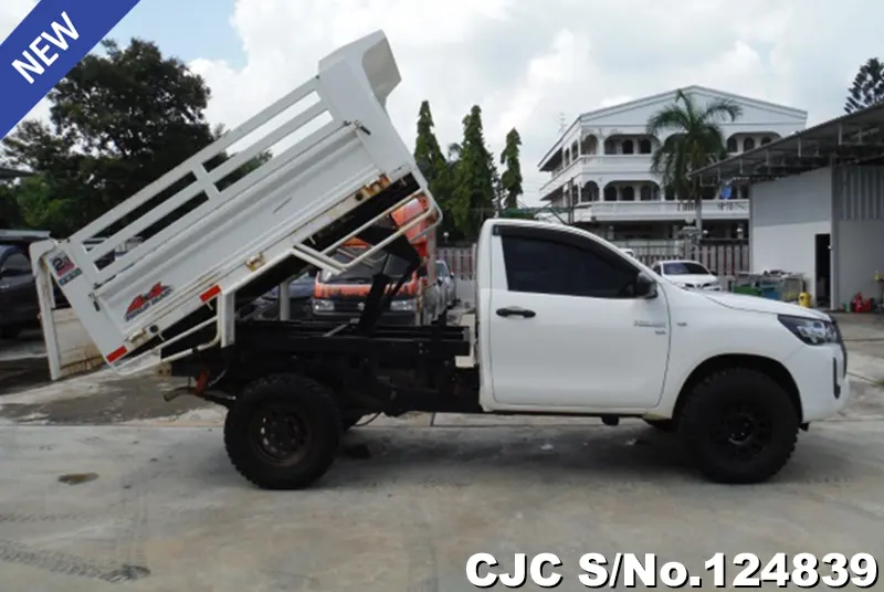 Toyota Hilux in White for Sale Image 6