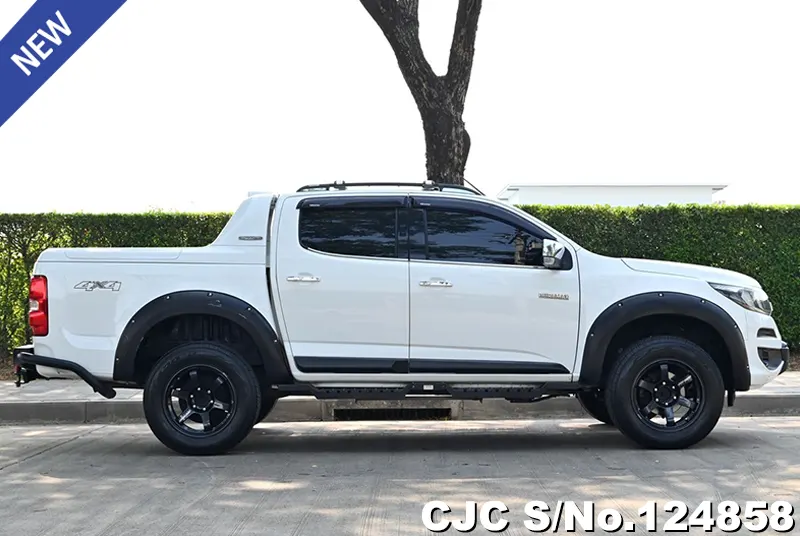 Chevrolet Colorado in White for Sale Image 3