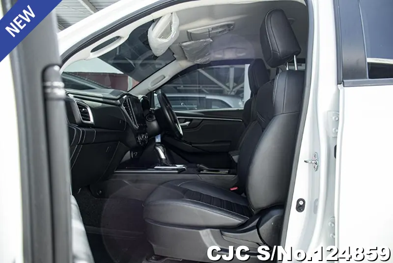 Isuzu D-Max in White for Sale Image 10