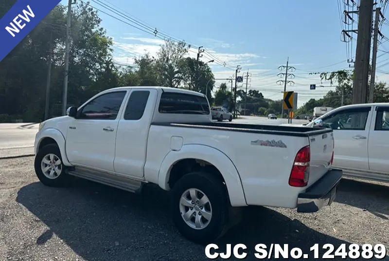 Toyota Hilux in White for Sale Image 1