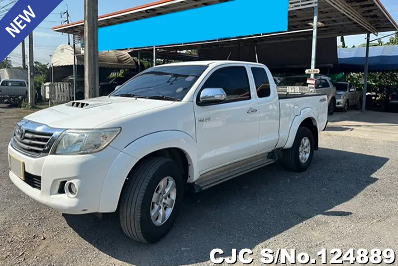 Toyota Hilux in White for Sale Image 3