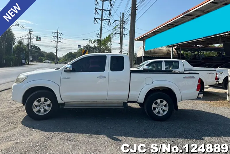 Toyota Hilux in White for Sale Image 6