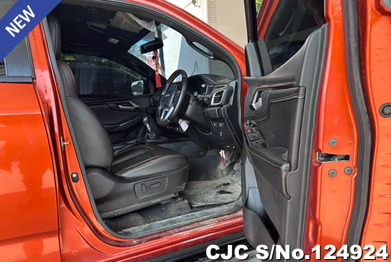 Isuzu D-Max in Orange for Sale Image 6