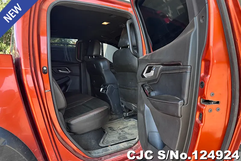 Isuzu D-Max in Orange for Sale Image 8