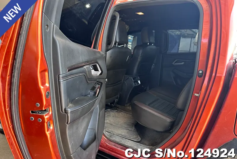 Isuzu D-Max in Orange for Sale Image 9