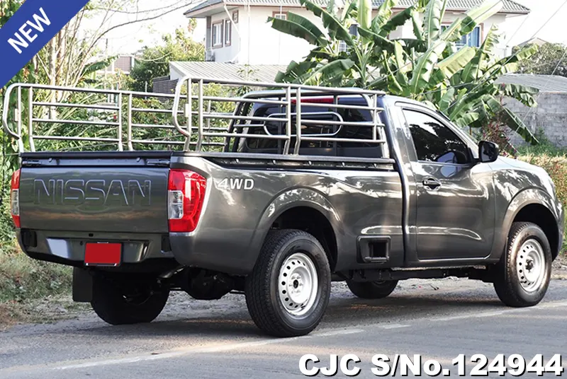 Nissan Navara in Gray for Sale Image 2