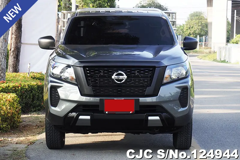 Nissan Navara in Gray for Sale Image 4