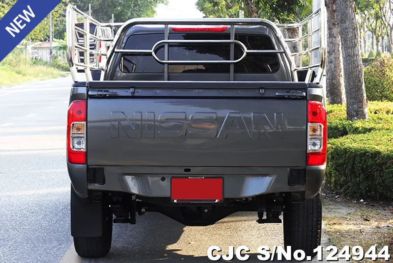 Nissan Navara in Gray for Sale Image 5