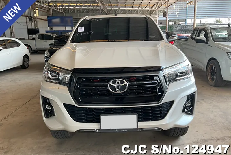 Toyota Hilux in White for Sale Image 4