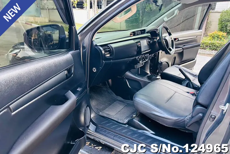 Toyota Hilux in Gray for Sale Image 9