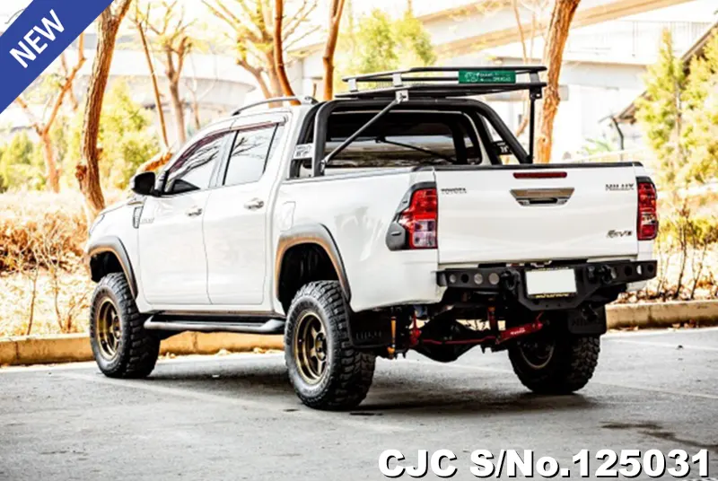 Toyota Hilux in White for Sale Image 1