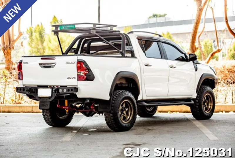 Toyota Hilux in White for Sale Image 2