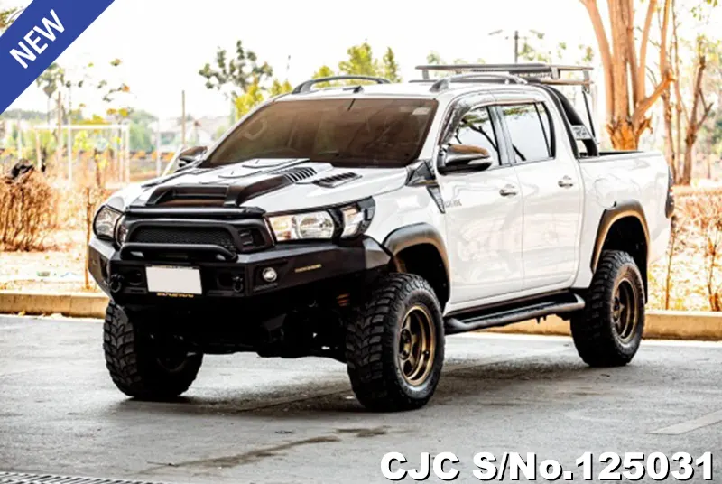 Toyota Hilux in White for Sale Image 3