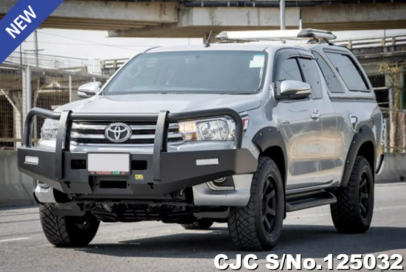 Toyota Hilux in Silver for Sale Image 3