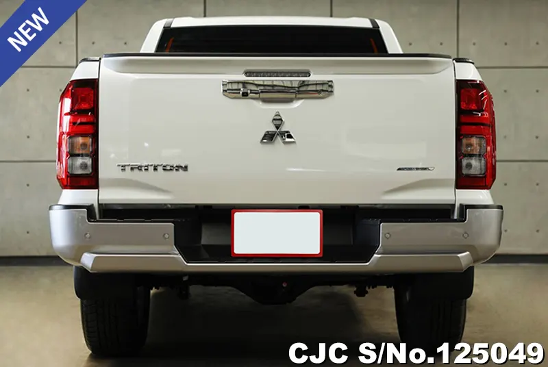 Mitsubishi Triton in White for Sale Image 2