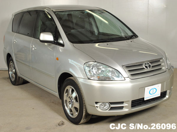 Toyota ipsum 2002 год