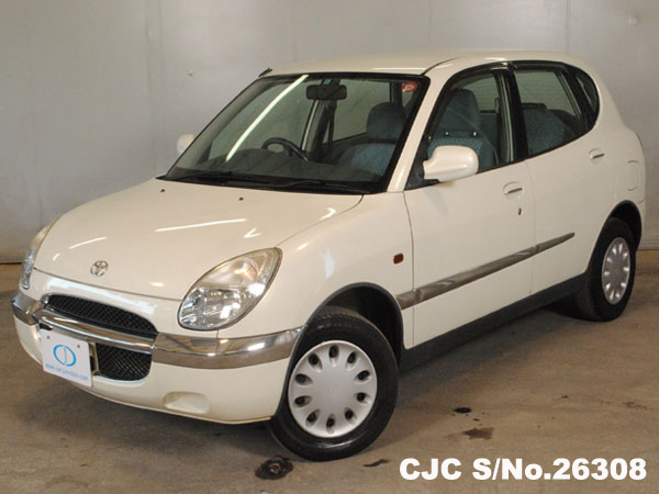 Toyota duet 2000