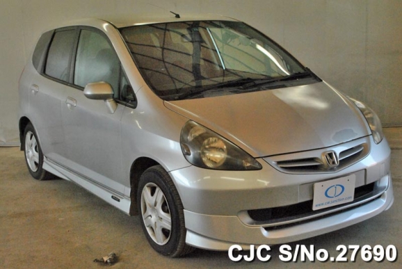 Honda fit 2001 года можно ли подключить флешку