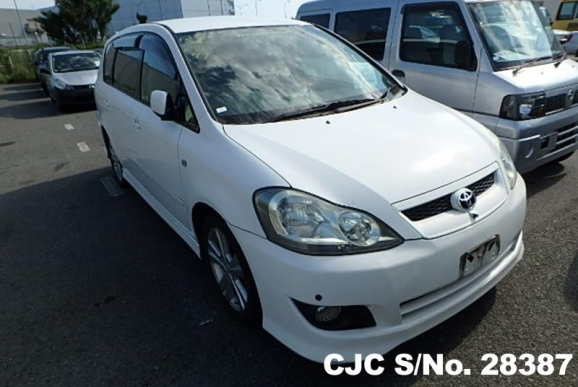 2004 Toyota / Ipsum Stock No. 28387