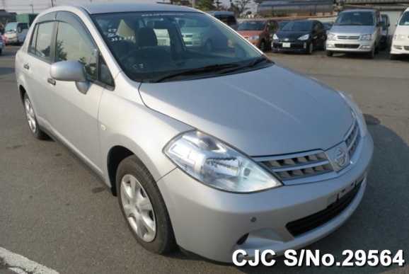 Nissan tiida latio 2010