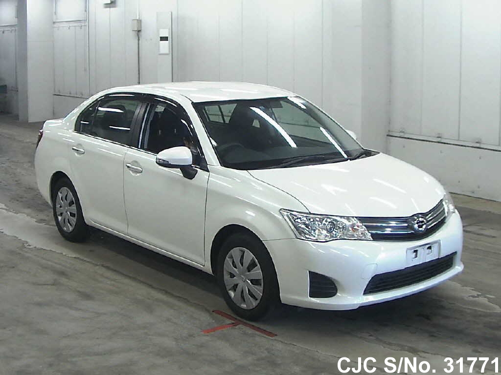 Toyota corolla axio 2012