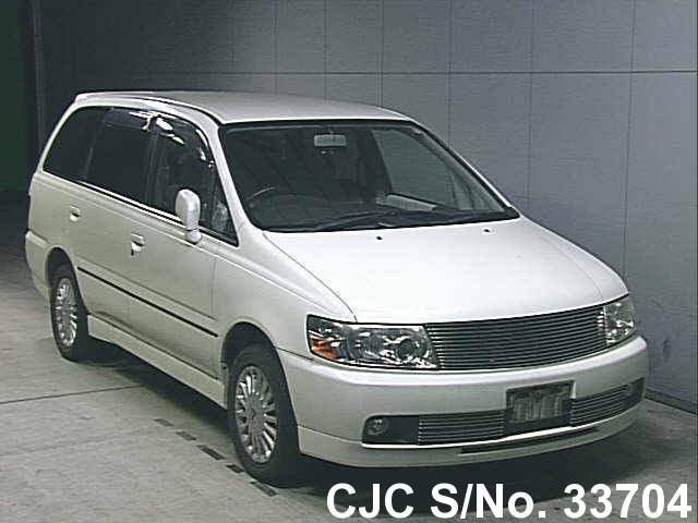 Nissan bassara 2002