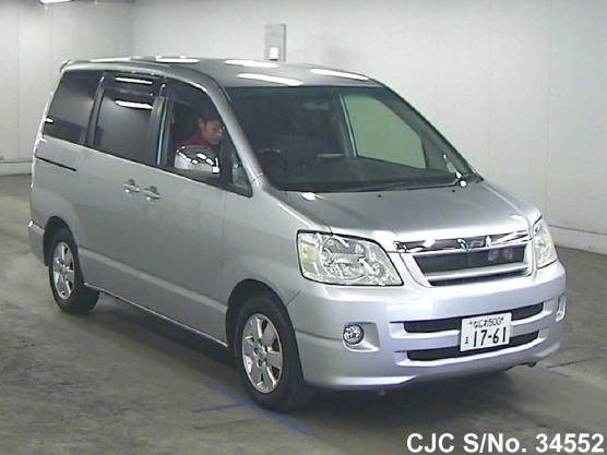 2003 Toyota / Noah Stock No. 34552