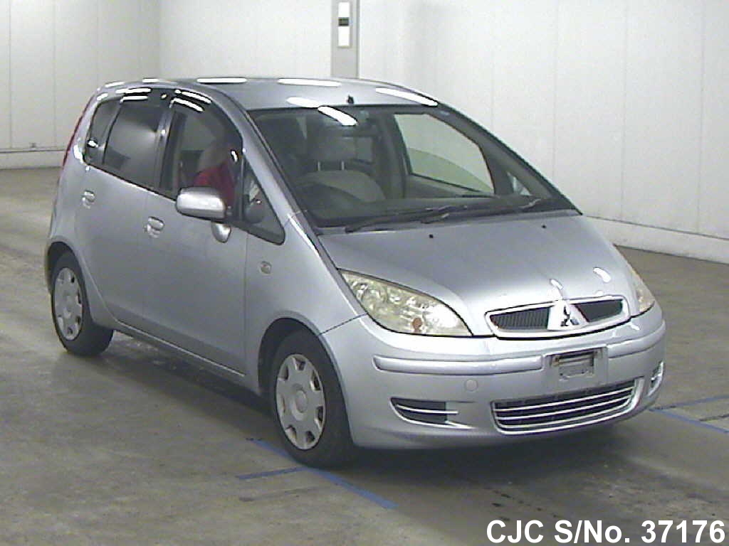 Mitsubishi colt 2003 года