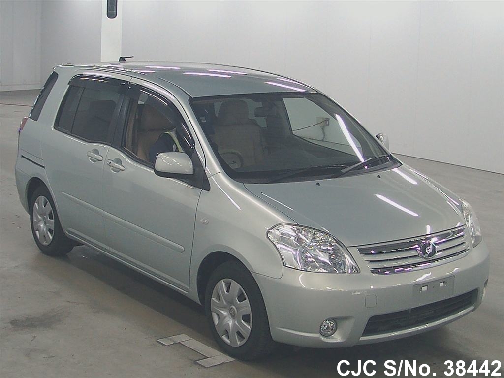 Toyota raum 2008