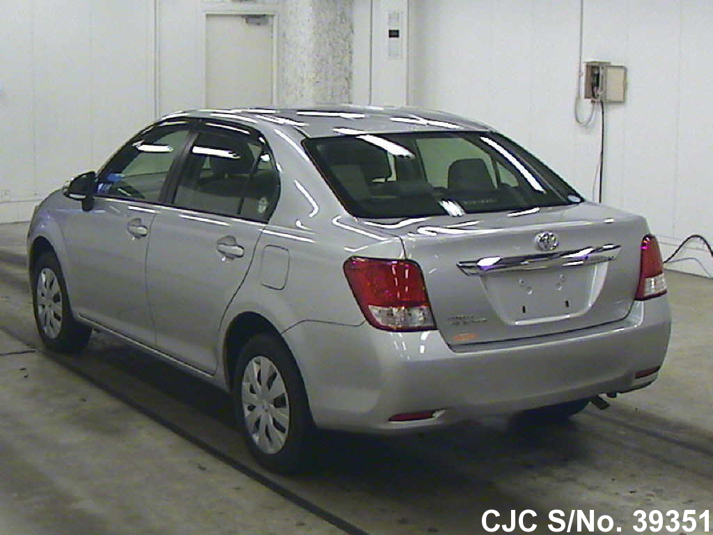 Toyota corolla axio 2012