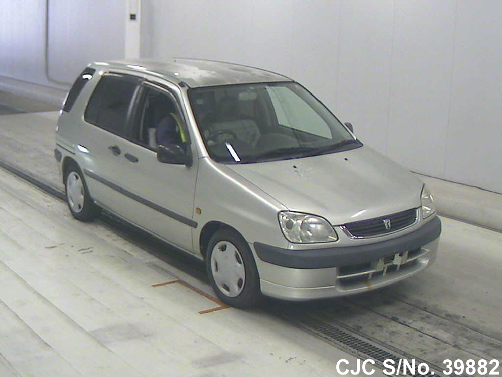 Toyota raum 2001