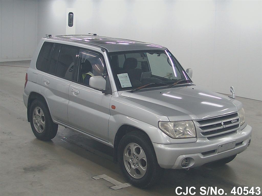 Mitsubishi pajero io 2001