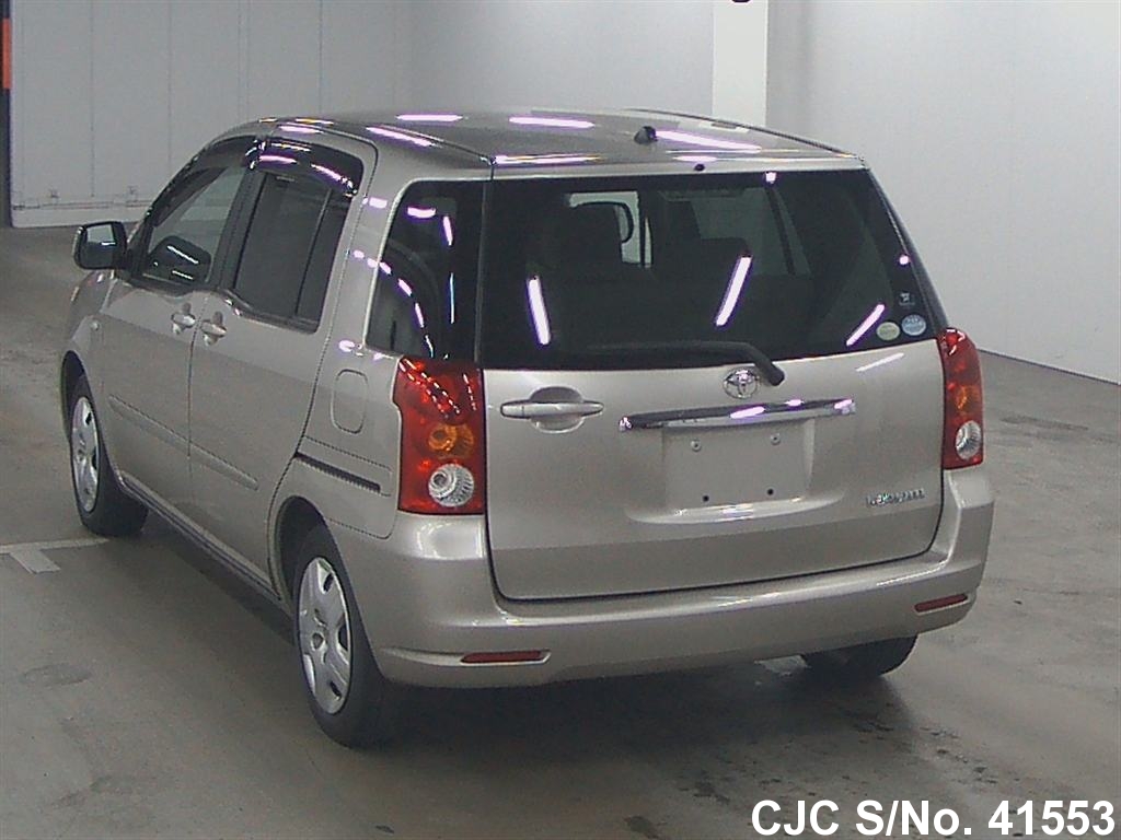 Toyota raum 2006